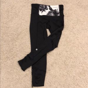 Lululemon black crop leggings